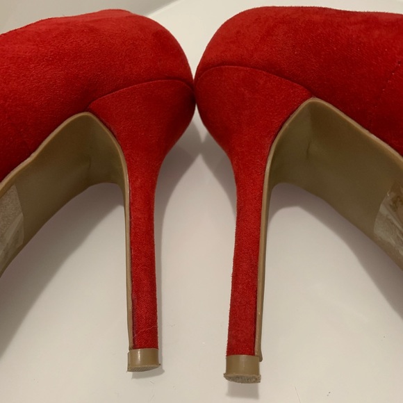 Red Heels - Picture 4 of 4